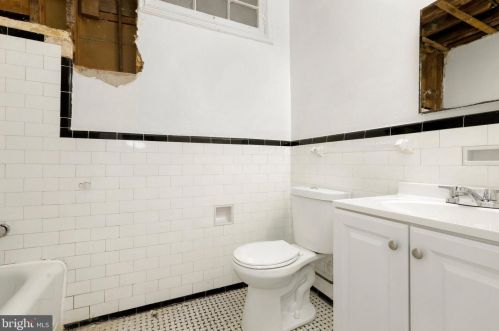 1320 T St, Washington DC 20009-4438 exterior