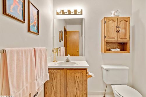 45985 Mdw Cir, Macomb Township MI 48044-3936 exterior