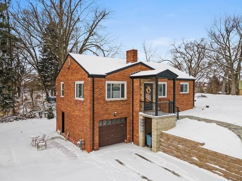 158 Lynn Dr, Pittsburgh, PA 15236-4418