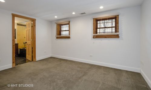 2013 Greenleaf Ave, Chicago IL 60645-3509 exterior