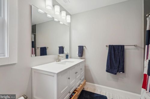 8819 Victory Ln, Rockville MD 20854-3643 exterior