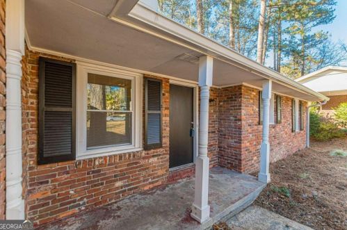 4335 Greenleaf Rd, Atlanta GA exterior