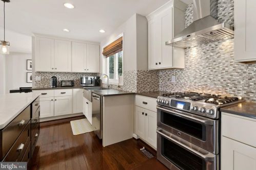 11600 Coldstream Dr, Rockville MD 20854-3619 exterior