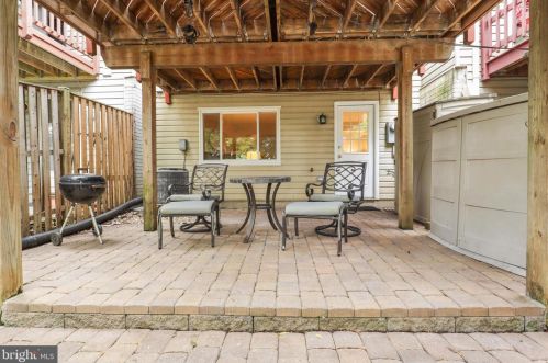 6023 Chicory Pl, Alexandria VA 22310-1795 exterior