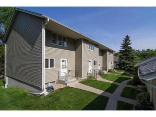 616 Oak Park Ln, Hopkins MN  55343-8381 exterior