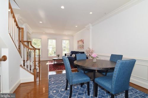 713 Carpenter Rd, Alexandria VA  22314-6227 exterior