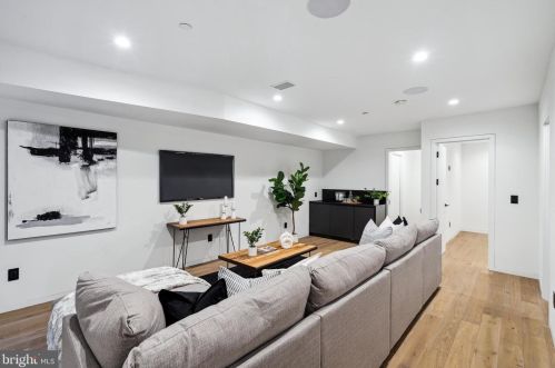 1355 Kater St, Philadelphia PA 19147-1817 exterior