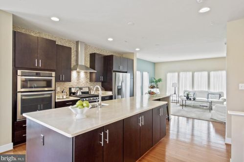 900 King Farm Blvd, Rockville MD  20850-6610 exterior