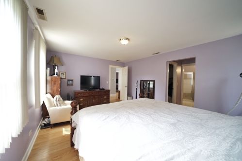 8234 Addison St, Chicago IL 60613-4344 exterior