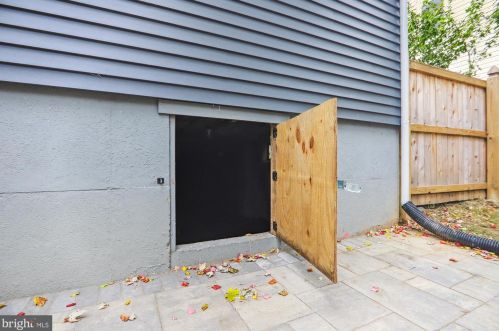 1314 Crawford Dr, Rockville MD 20851-1714 exterior