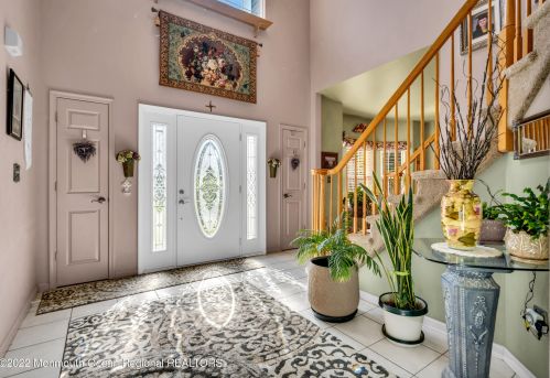 325 Meadowood Rd, Jackson Twp, NJ 08527-1182