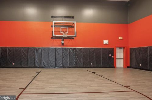 4850 Eisenhower Ave, Alexandria VA 22304-4882 exterior