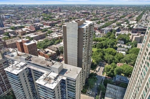 525 Hawthorne Pl, Chicago IL  60657-2907 exterior