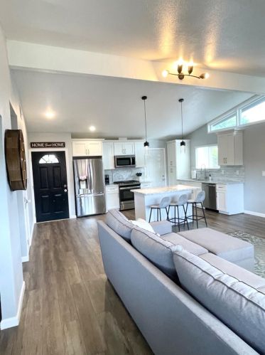 2113 Roskelley Dr, Concord CA 94519-2241 exterior