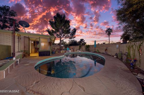 7601 Logan Dr, Tucson AZ  85730-3408 exterior