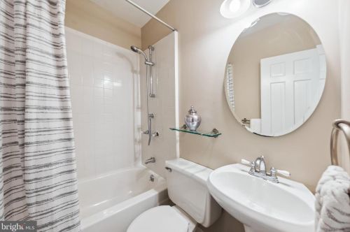 435 5 St, Washington DC 20003-2052 exterior