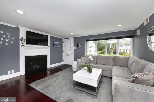 556 Penn St, Upper Makefield, PA 18940-2126