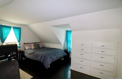 153 Bloomfield Ave, Windsor CT  06095-2819 exterior