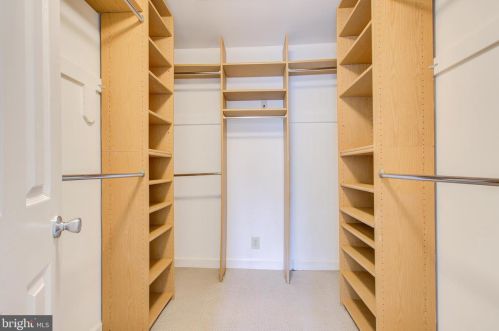 10761 Gloxinia Dr, Rockville MD 20852-3404 exterior