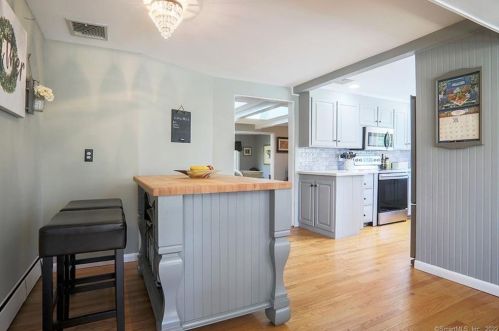 27 Geneva Rd, Norwalk CT 06850-2723 exterior