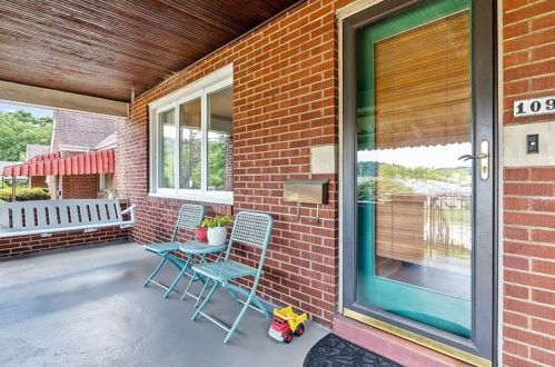 109 Delafield Rd, Pittsburgh, PA 15215-3203