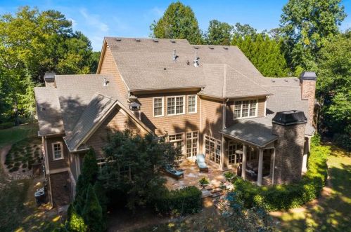 4968 Long Is Dr, Atlanta GA 30327-4904 exterior