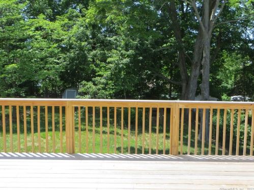 18 Earl St, Manchester CT  06040-4336 exterior