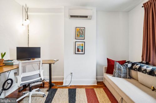 240 Fairmount Ave, Philadelphia PA  19123-2928 exterior