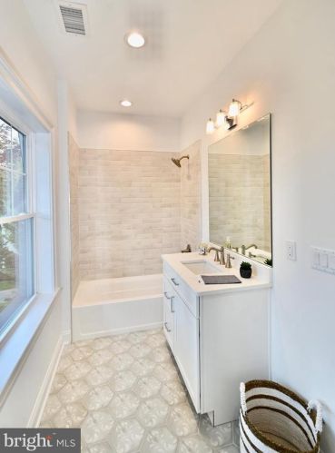 694 Prospect Ave, Princeton NJ 08540-4037 exterior