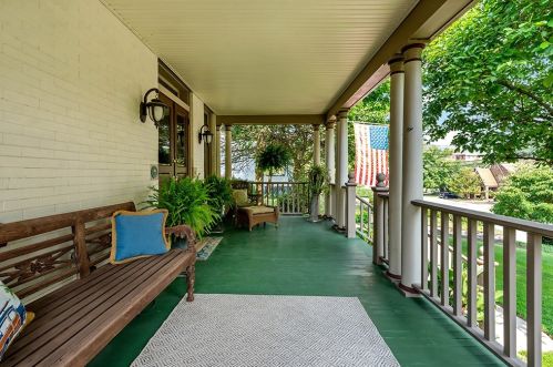 654 Bower Hill Rd, Pittsburgh PA 15243-2040 exterior