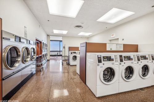 155 Harbor Dr, Chicago IL  60601-7315 exterior