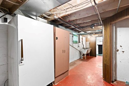 319 80 Ave, Duluth MN 55807-1733 exterior