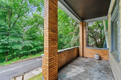 853 Eldora Pl, Pittsburgh, PA 15210-1325