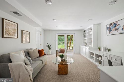 1111 Fallsmead Way, Rockville MD 20854-5549 exterior