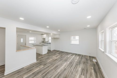 4886 Mohawk Ave, Milwaukee WI  53217-5426 exterior