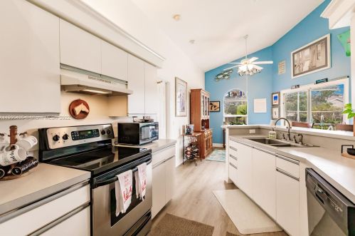 972 Haas Ave, Fort Pierce FL  34953-5611 exterior