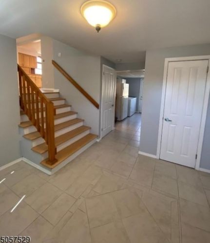 8 Indian Ln, Hackettstown NJ  07840-2606 exterior