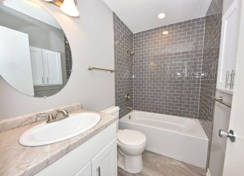 5712 93, Milwaukee WI 53227-1526 exterior