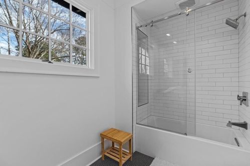 172 Blackland Dr, Atlanta GA  30342-4404 exterior