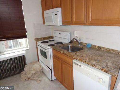 2136 16th St, Philadelphia PA  19121-1641 exterior