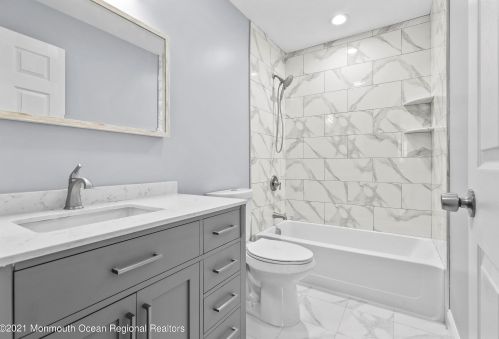 28 Twain Ave, Old Bridge NJ  08857-2110 exterior