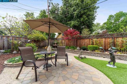 907 Hastings Dr, Concord CA 94518-3821 exterior