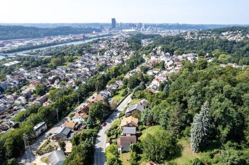 2133 Beckert Ave, Pittsburgh PA 15212-1408 exterior