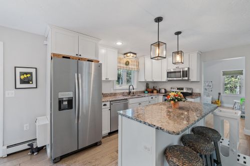 5 Spillway Ln, Concord NH 03301-8303 exterior