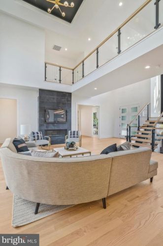 1520 Brookhaven Dr, Mc Lean VA  22101-4127 exterior