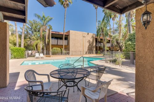 556 Dodge Blvd, Tucson AZ  85716-5162 exterior