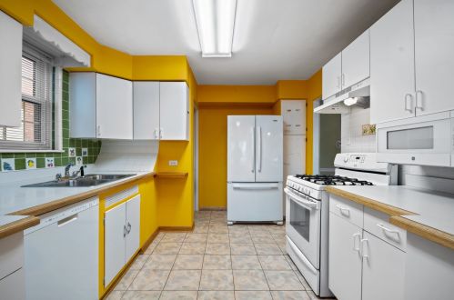 5911 Drake Ave, Chicago IL 60659-2204 exterior