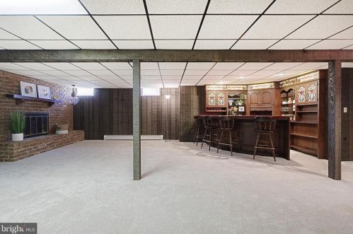 869 Fairview Dr, Hanover PA 17331-9747 exterior