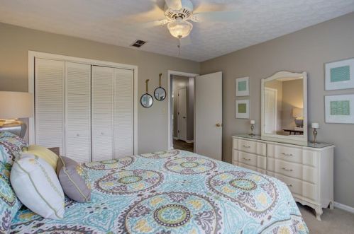 2425 Kingsland Dr, Atlanta GA 30360-1441 exterior