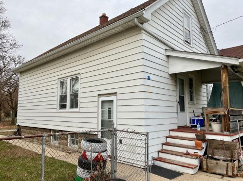 2406 20th St, Milwaukee, WI 53206-1551